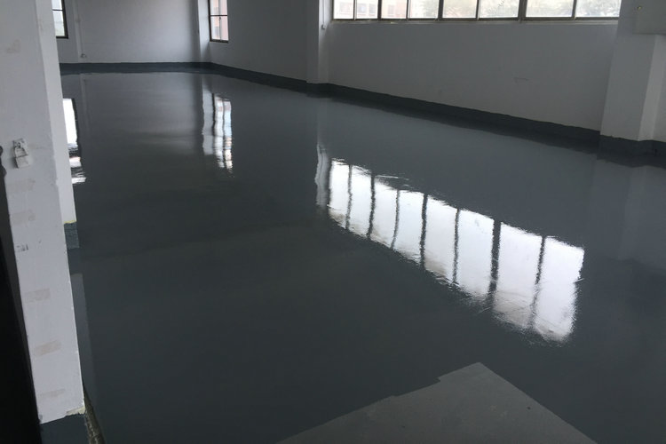 環氧地坪裂縫是否與環氧地坪漆漆膜厚度有關？