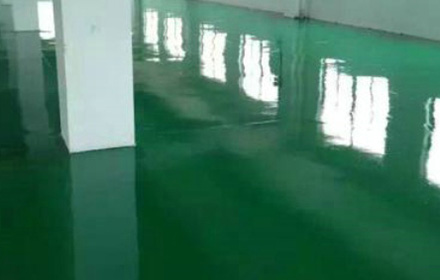環氧地坪漆施工后平整度不夠高的原因是什么？